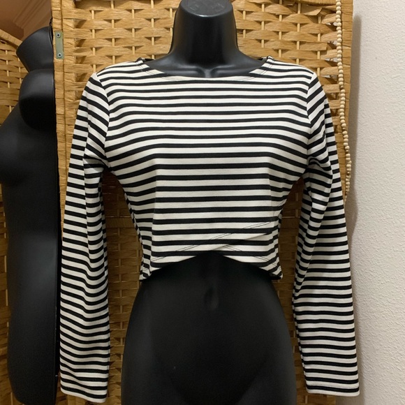 Divided with H&M Black and White striped long sleeve Crop top, wrap look - Picture 2 of 10